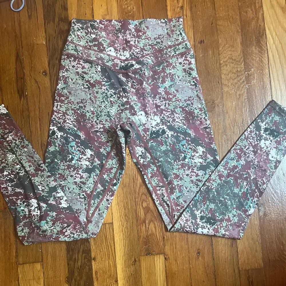 NWT Balance Athletica / vitality terrain pulse legging - Picture 2 of 3